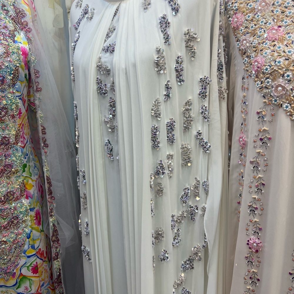 Beautiful dress can be wear  for engagement ,wedding, nikkah